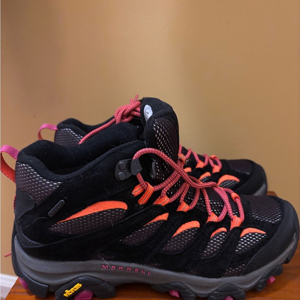 Merrell Ladies 10 Black and Pink Hiking Shoes
